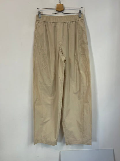 MANGO. Pantalón beige textura
