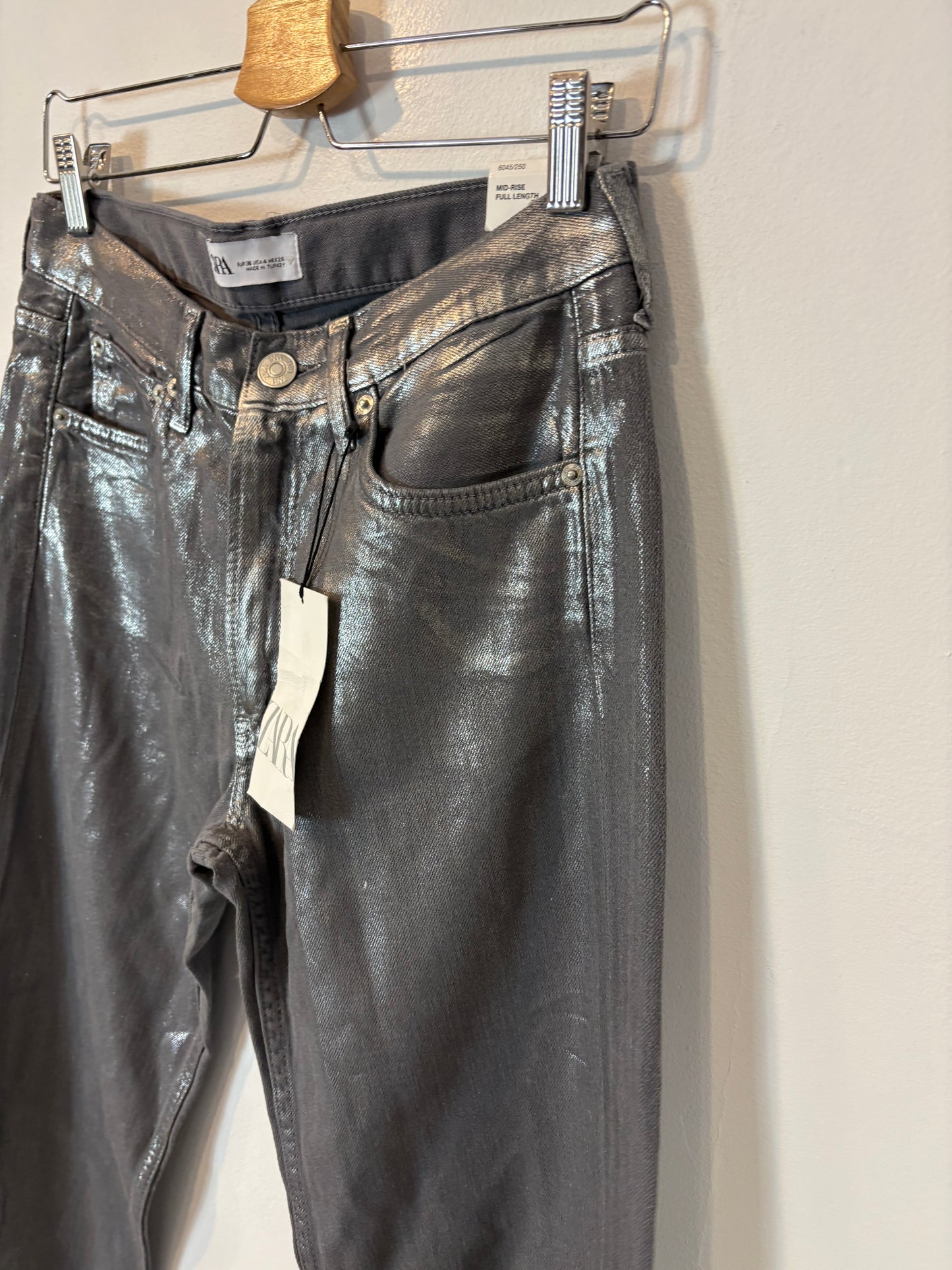 ZARA. Denim gris textura metalizada