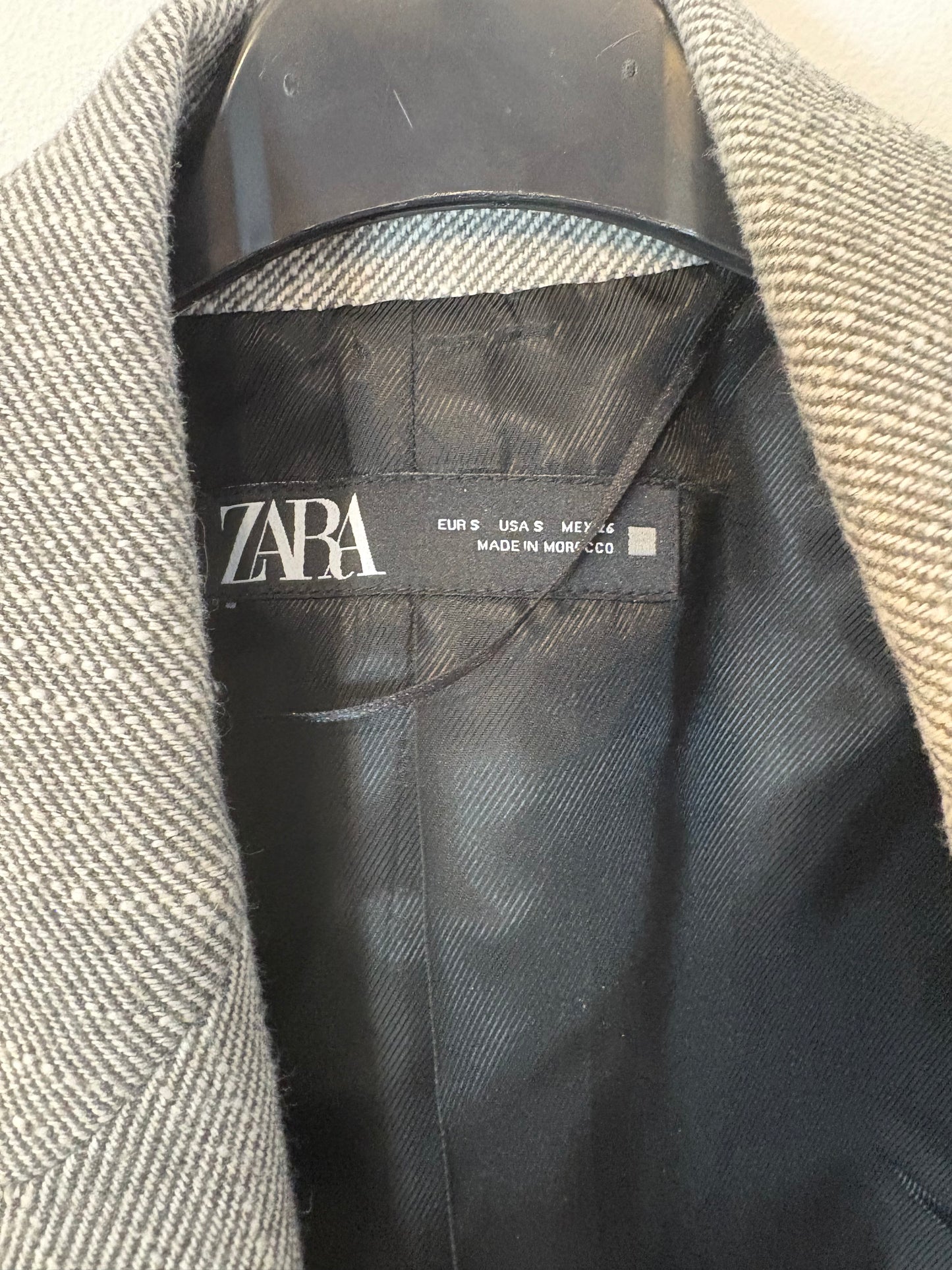 ZARA. Chaqueta con lana gris jaspeada. T S