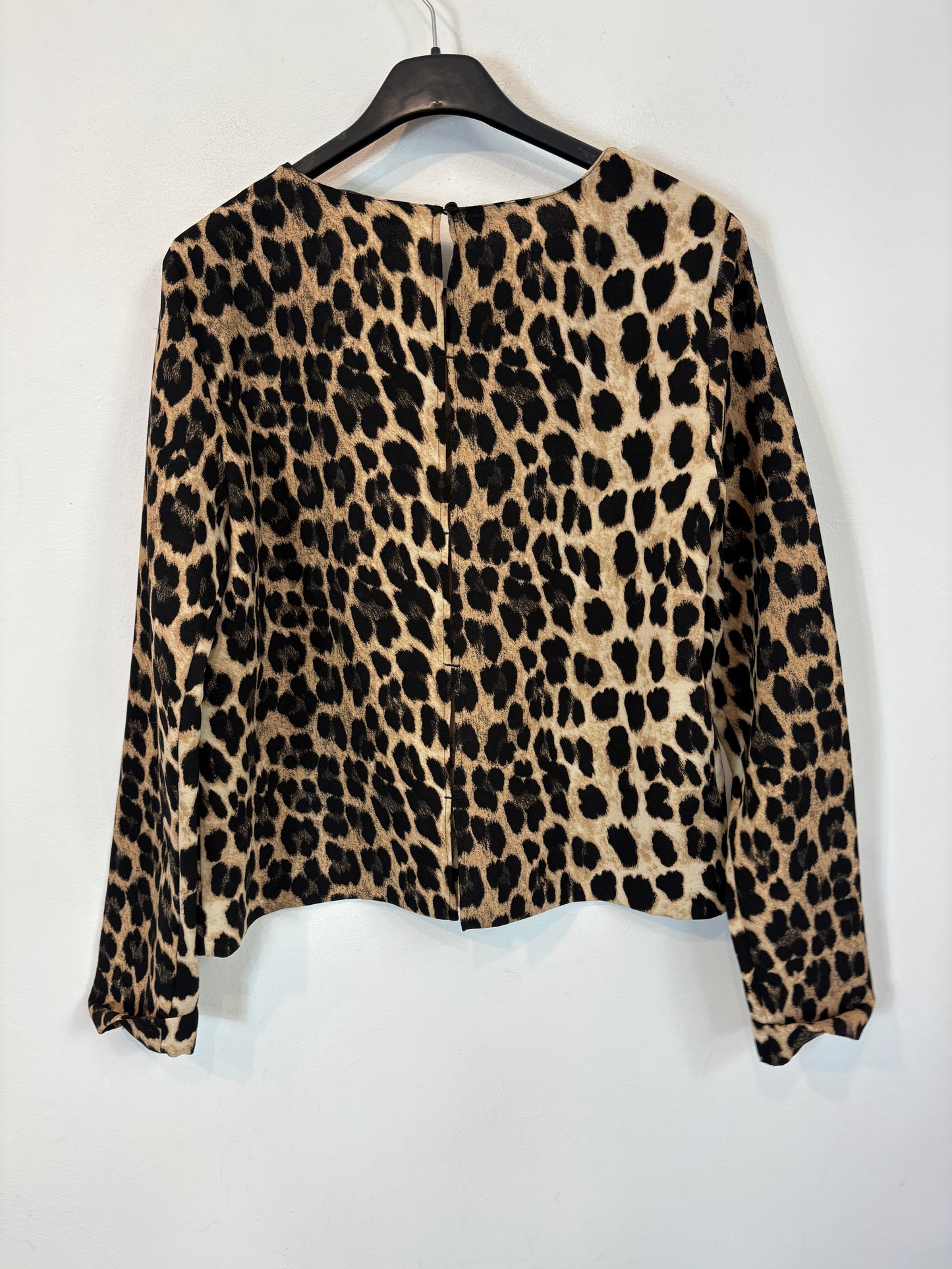 ZARA. Anima print blouse with openings. TM