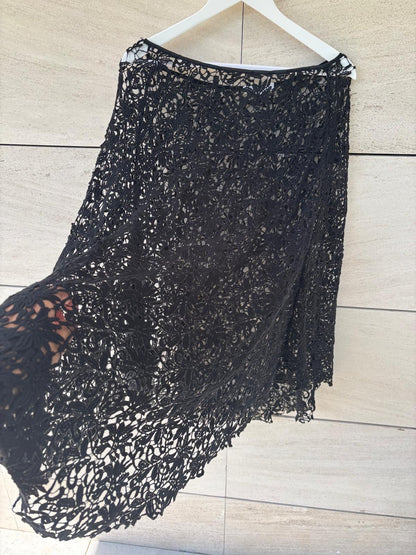 ONDADEMAR. Poncho negro croché