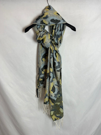 BIMBA Y LOLA. Bufanda estampada flecos