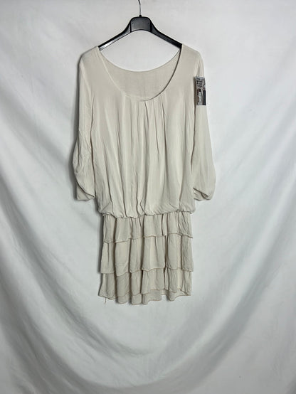 OTRAS. Vestido color crudo volantes. T M