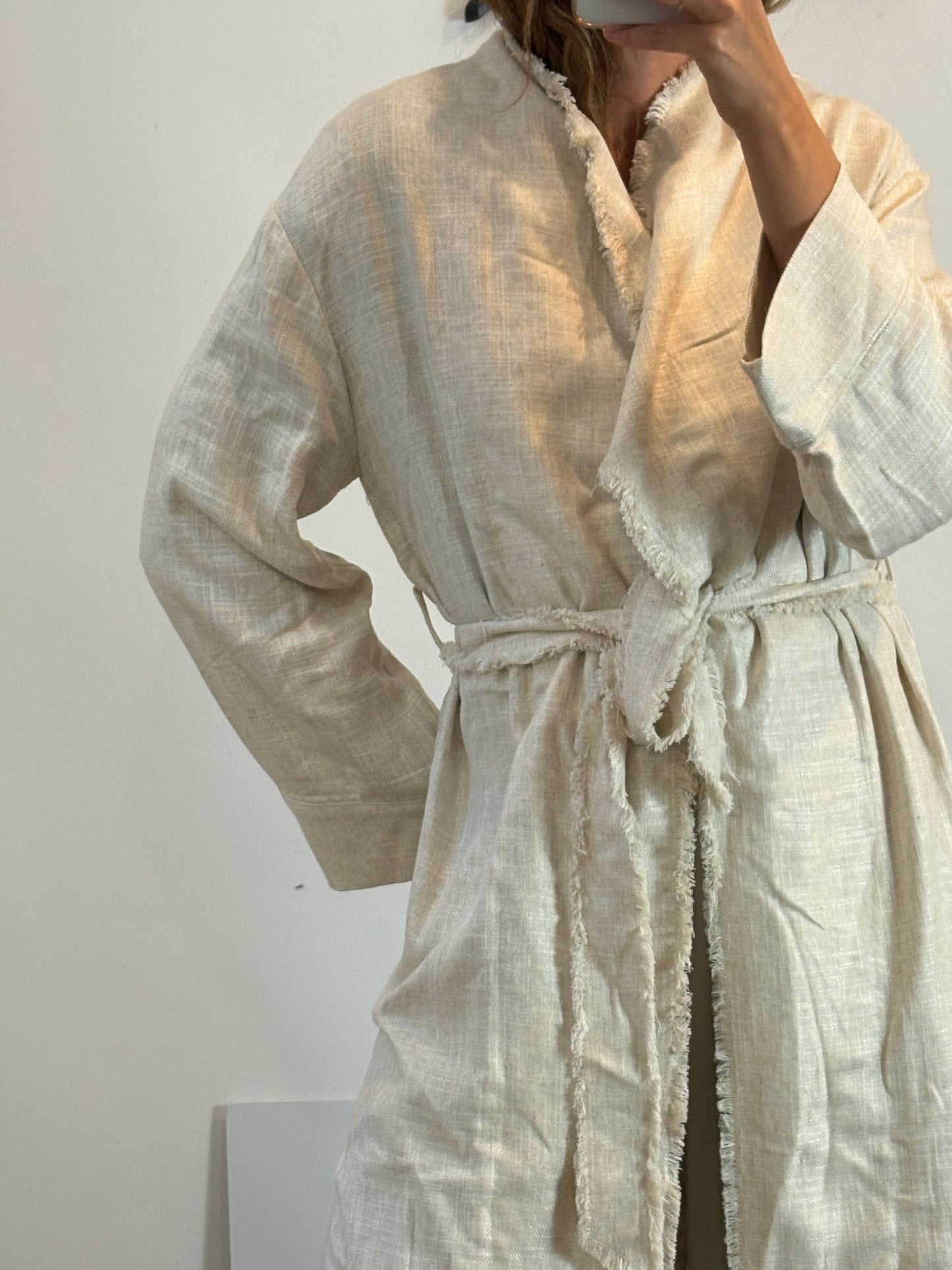 ZARA. Chaqueta larga beige fluida