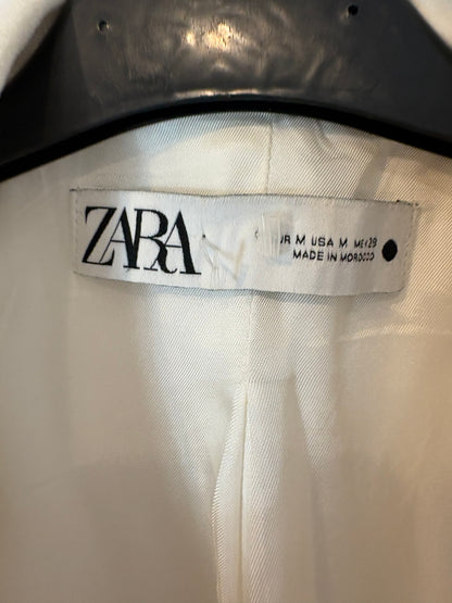 ZARA. Traje de chaqueta blanco