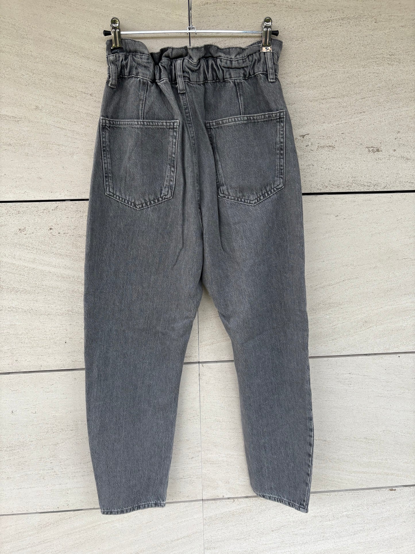 ZARA. Denim gris abotonado