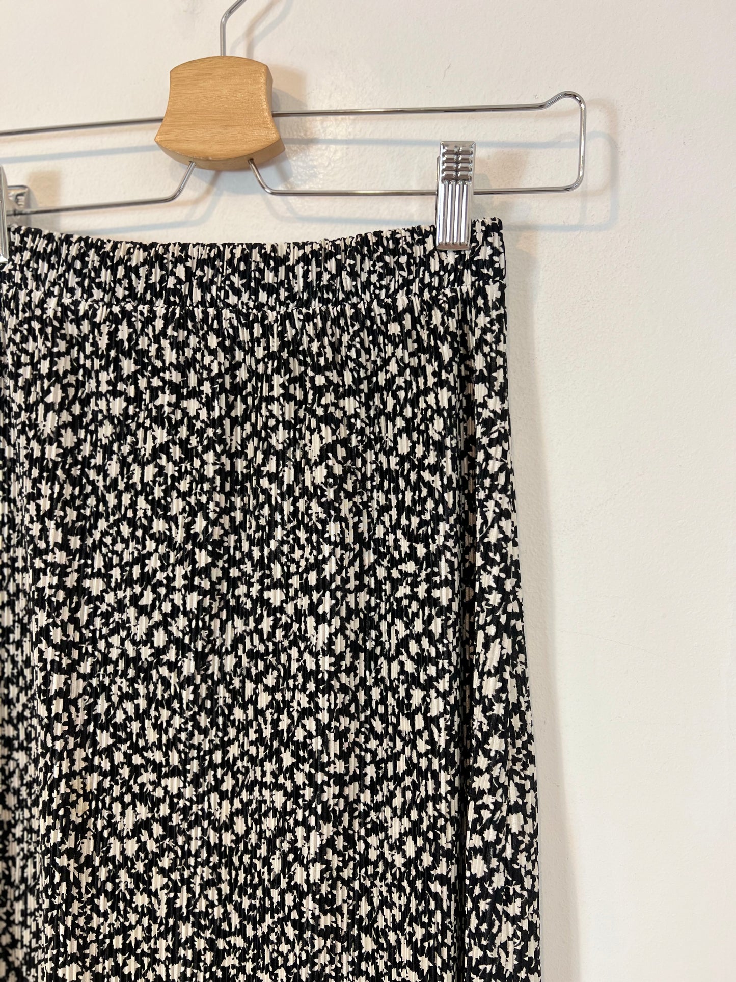 PULL&BEAR. Falda midi plisada estampada T.s