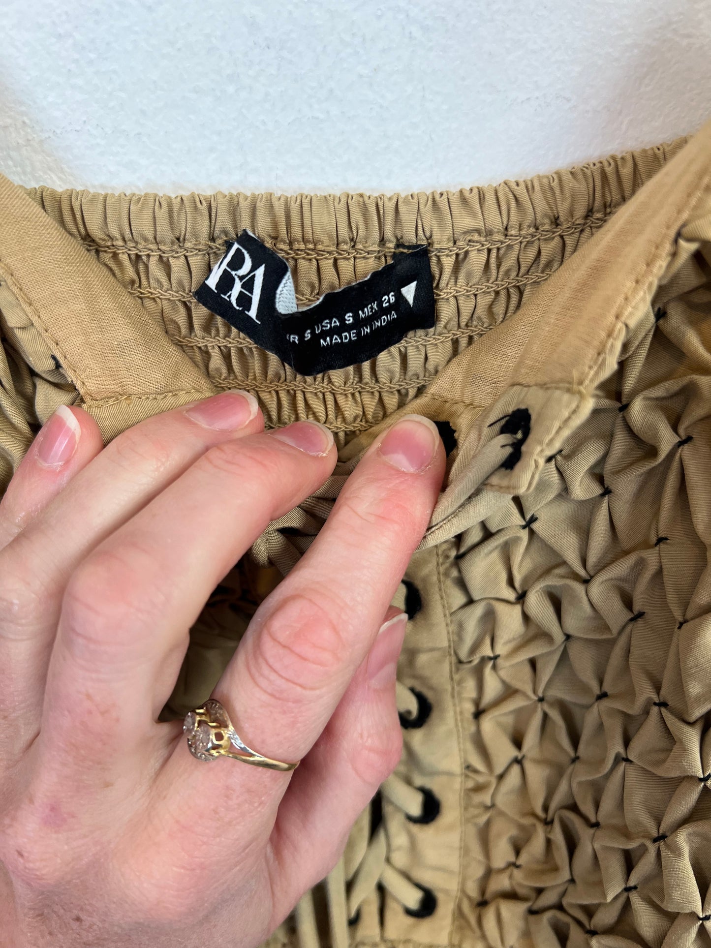 ZARA. Vestido largo beige nido abeja T.s