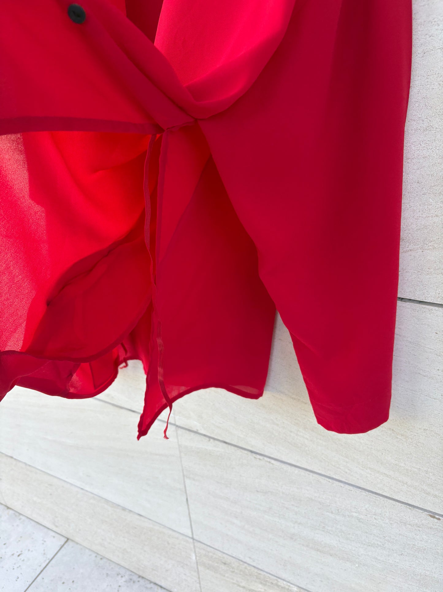 MARIA CALDERARA. Total look fluido en rojo