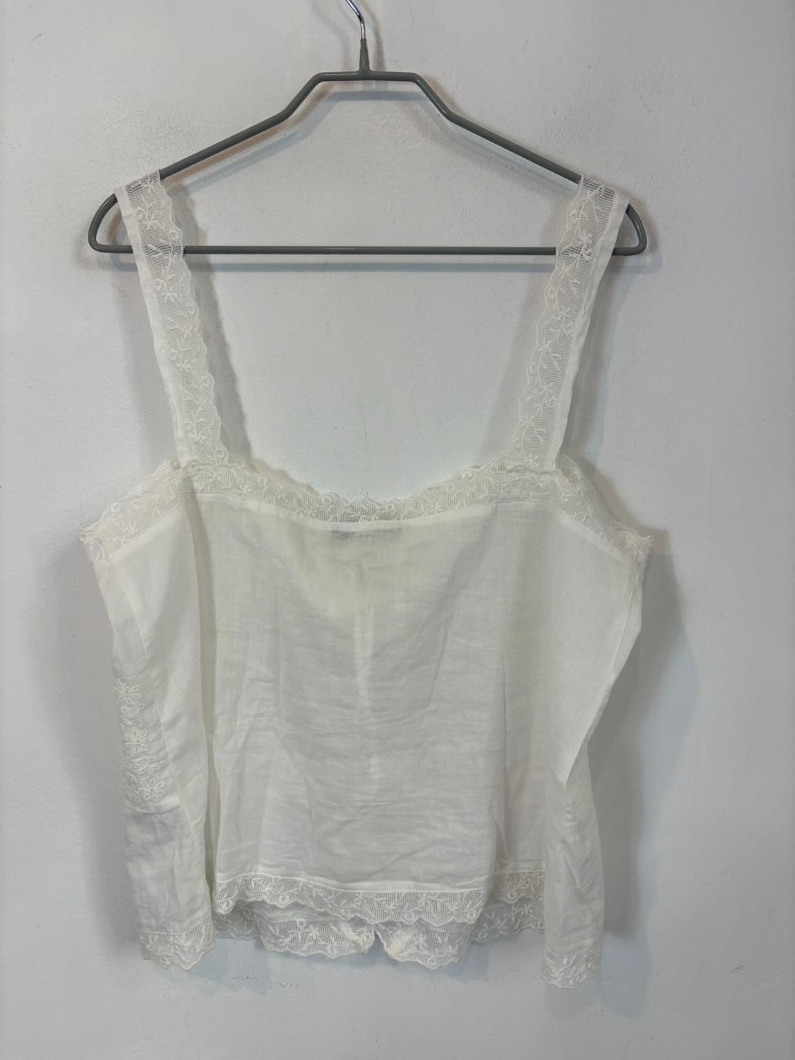 ZARA. Top blanco bordados