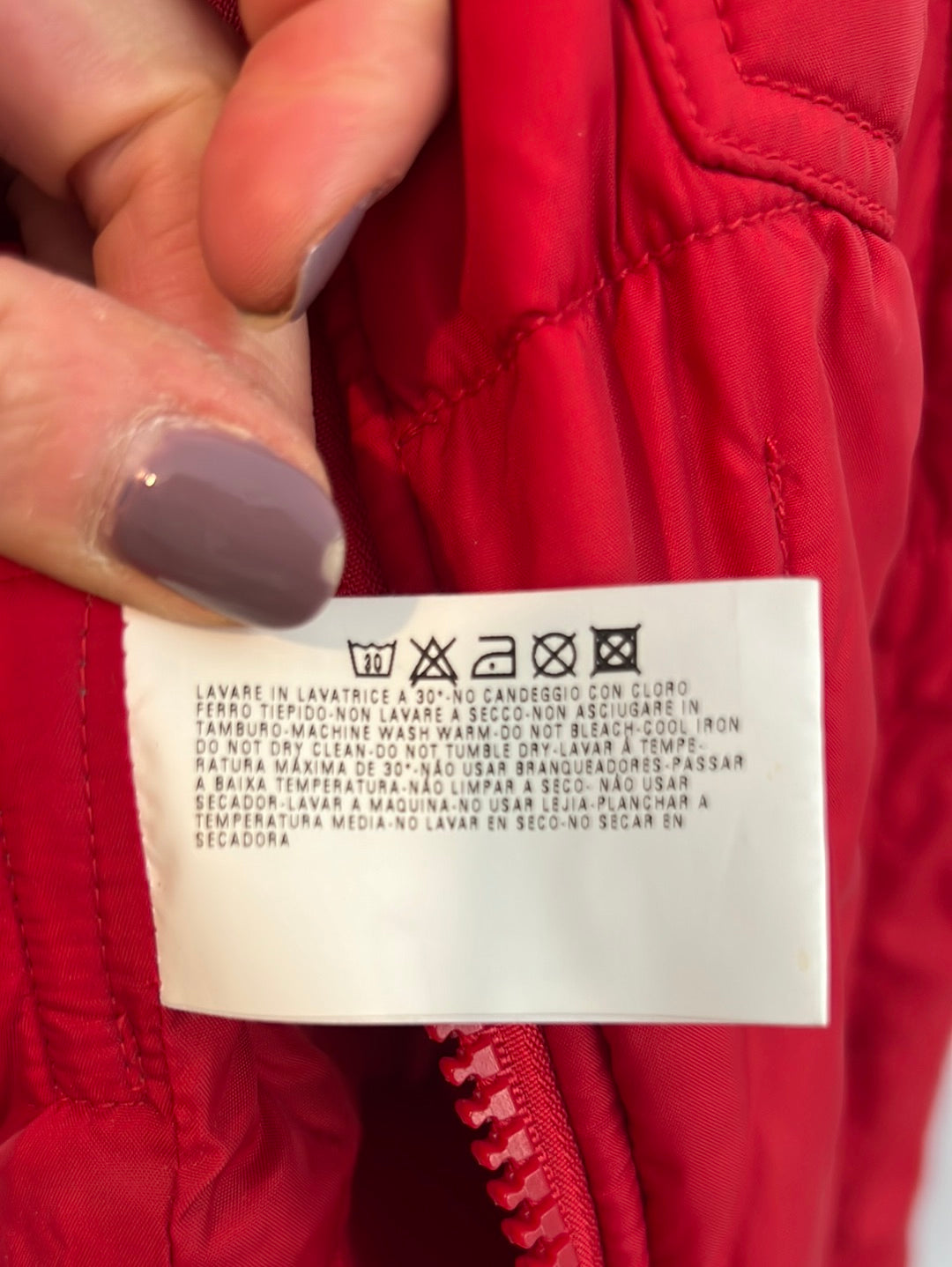 ARMANI JEANS. Chaqueta roja acolchada. T S