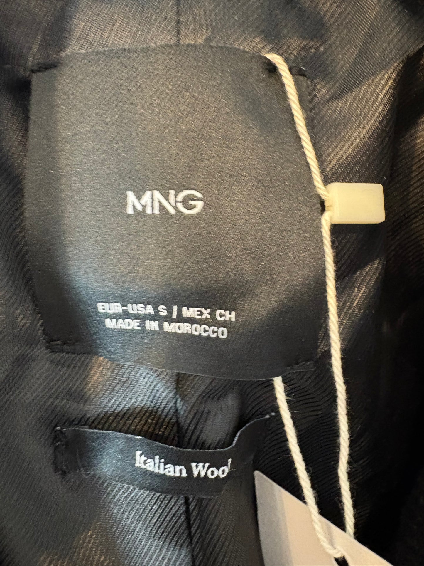 MANGO. Abrigo largo negro lana