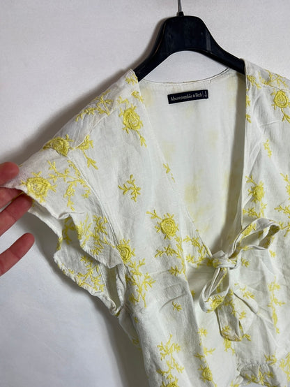 ABERCROMBIE&FITCH. Top blanco bordado T.s