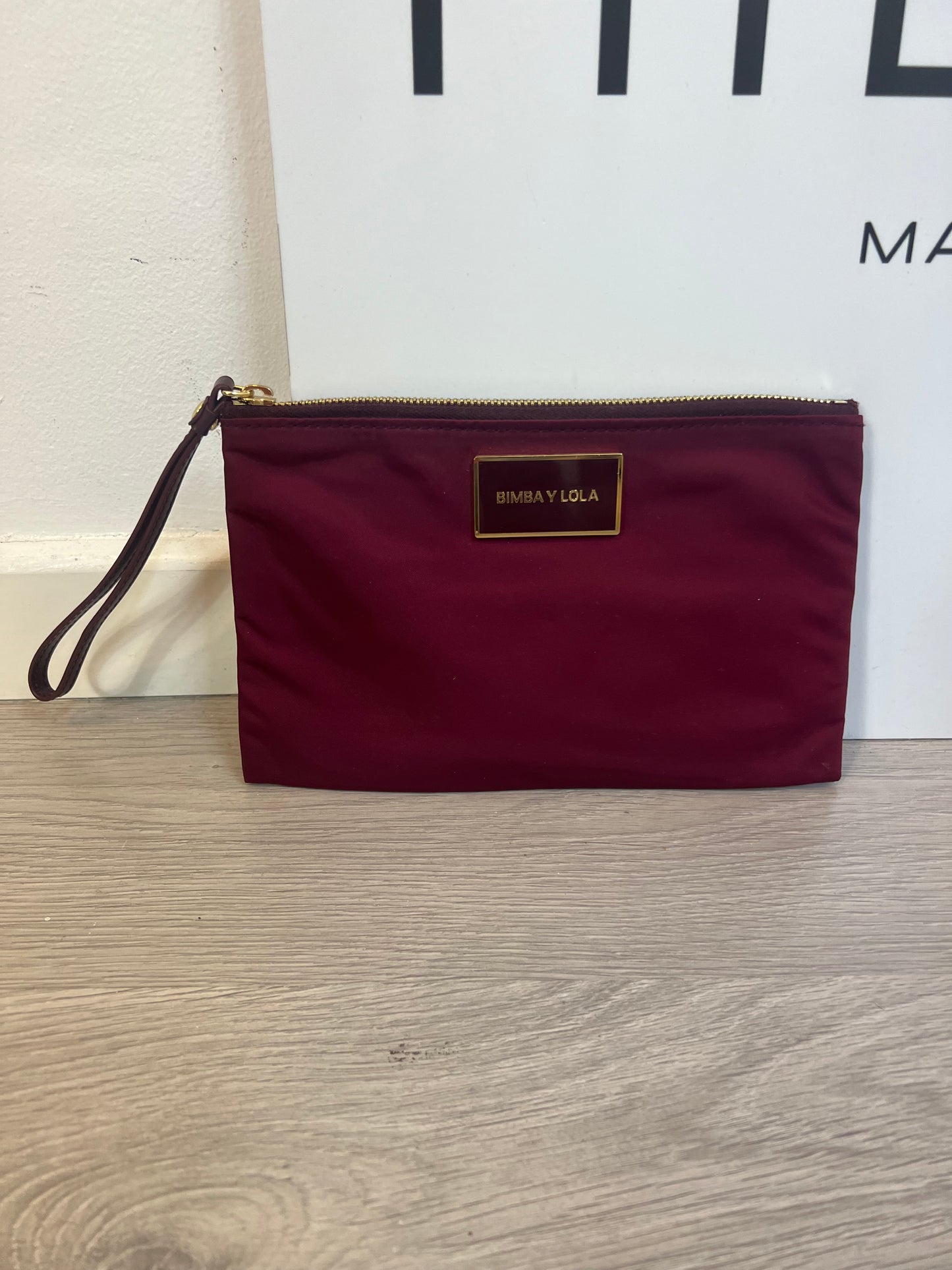 BIMBA Y LOLA. Cartera de mano burdeos