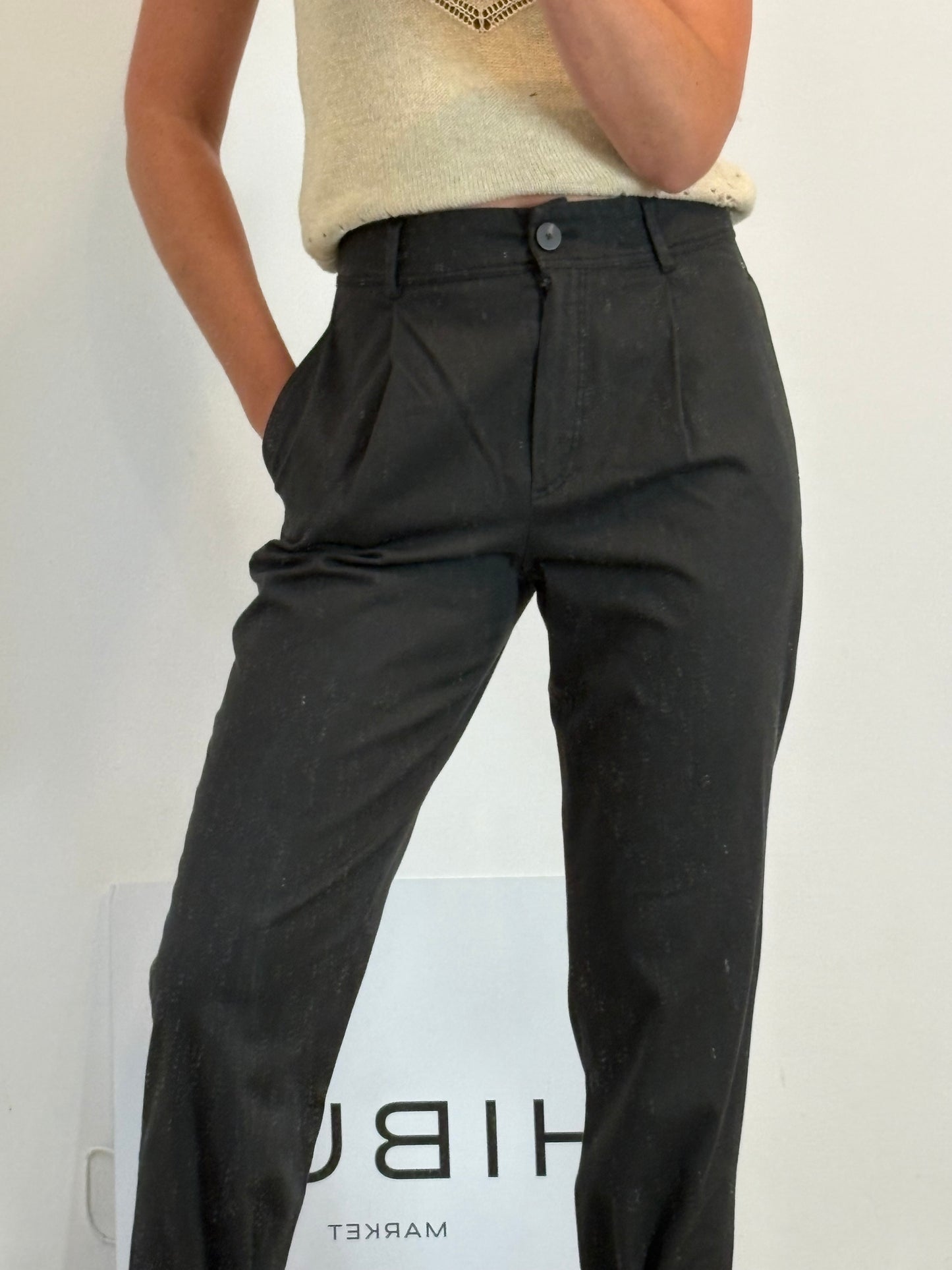 MASSIMO DUTTI. Pantalón chino gris oscuro. T 38