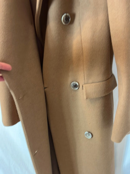 IQ COLLECTION. Camel coat with ruffle detail Tm