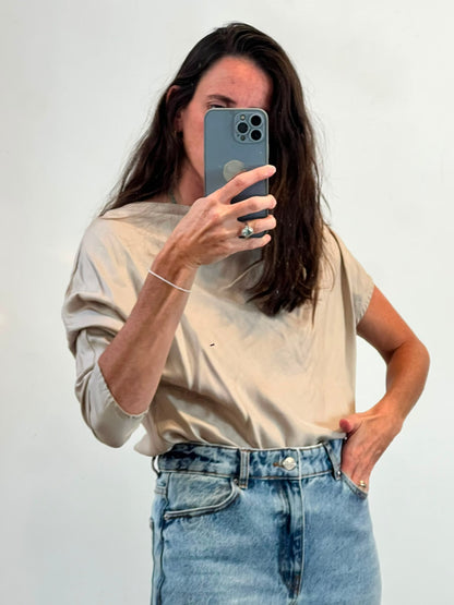 GALCON. Blusa beige fluida asimetrica
