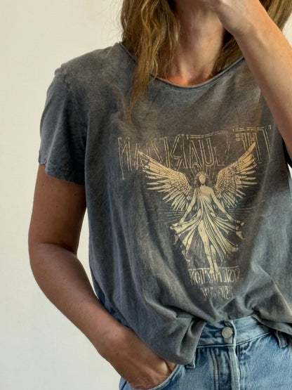 SYSTEMACTION. Camiseta gris dibujo