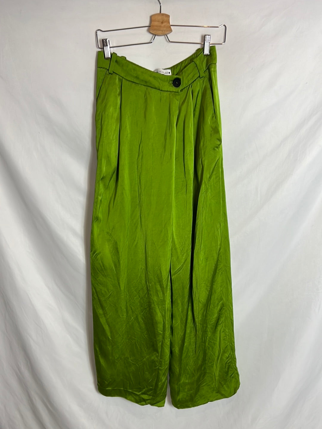 ZARA. Pantalón ancho verde satinado T.s