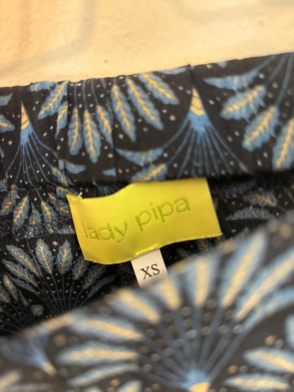 LADY PIPA. Total look azul estampado