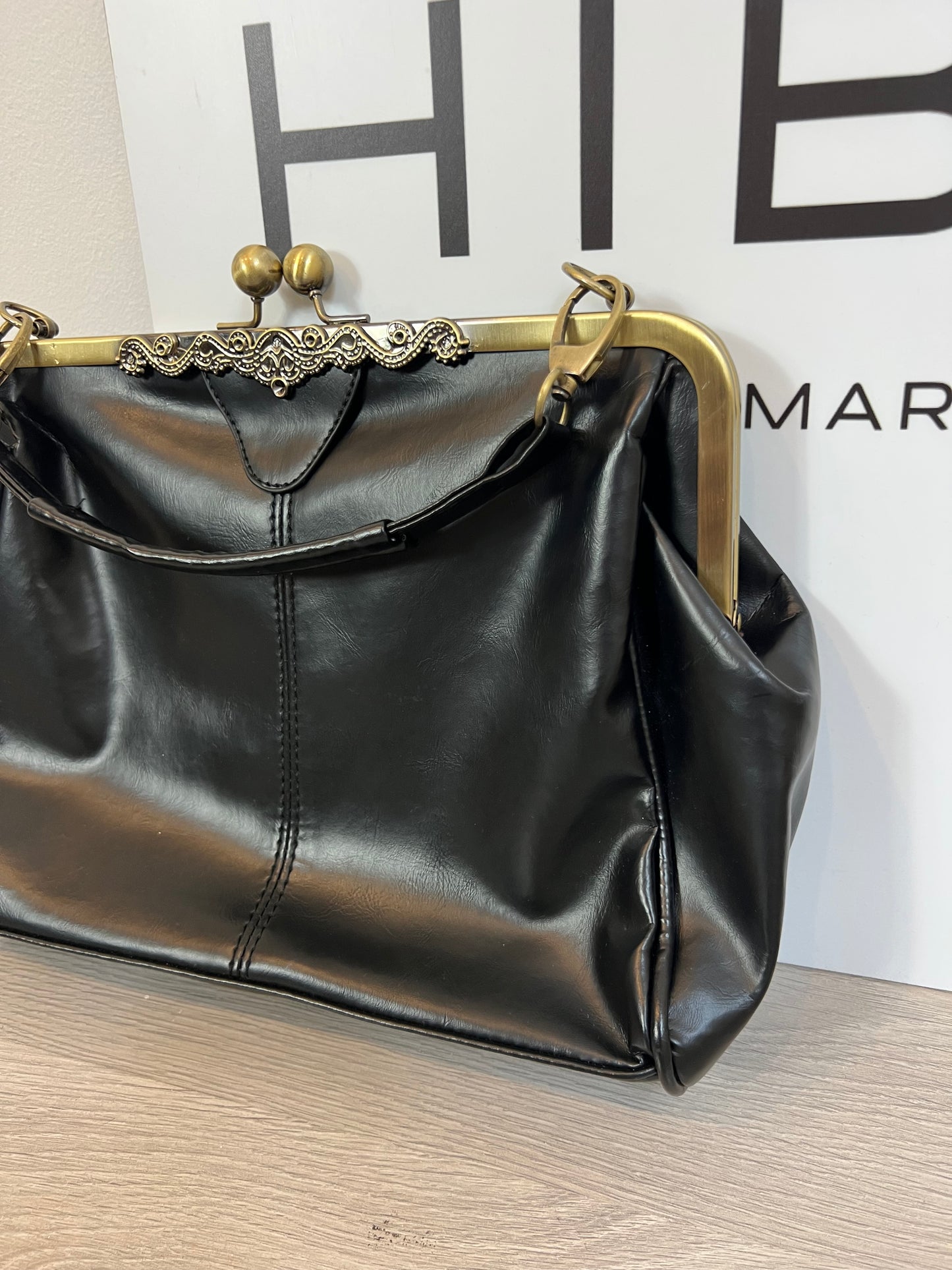 OTRAS. Bolso negro vintage