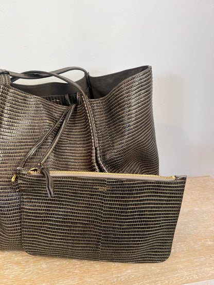 NINA RICCI. Bolso piel verde oliva