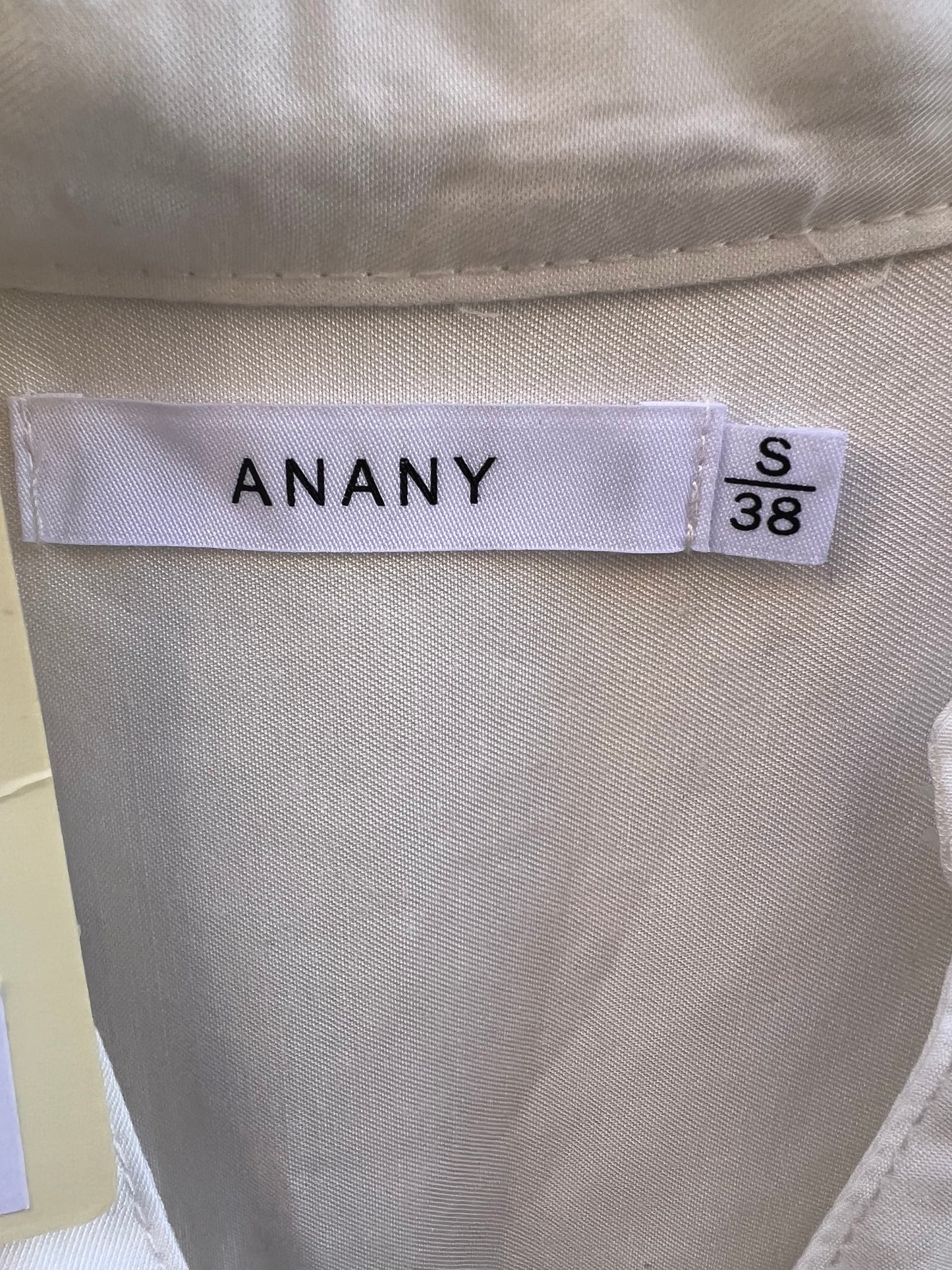 ANANY. Blusa blanca bordados. T S/M