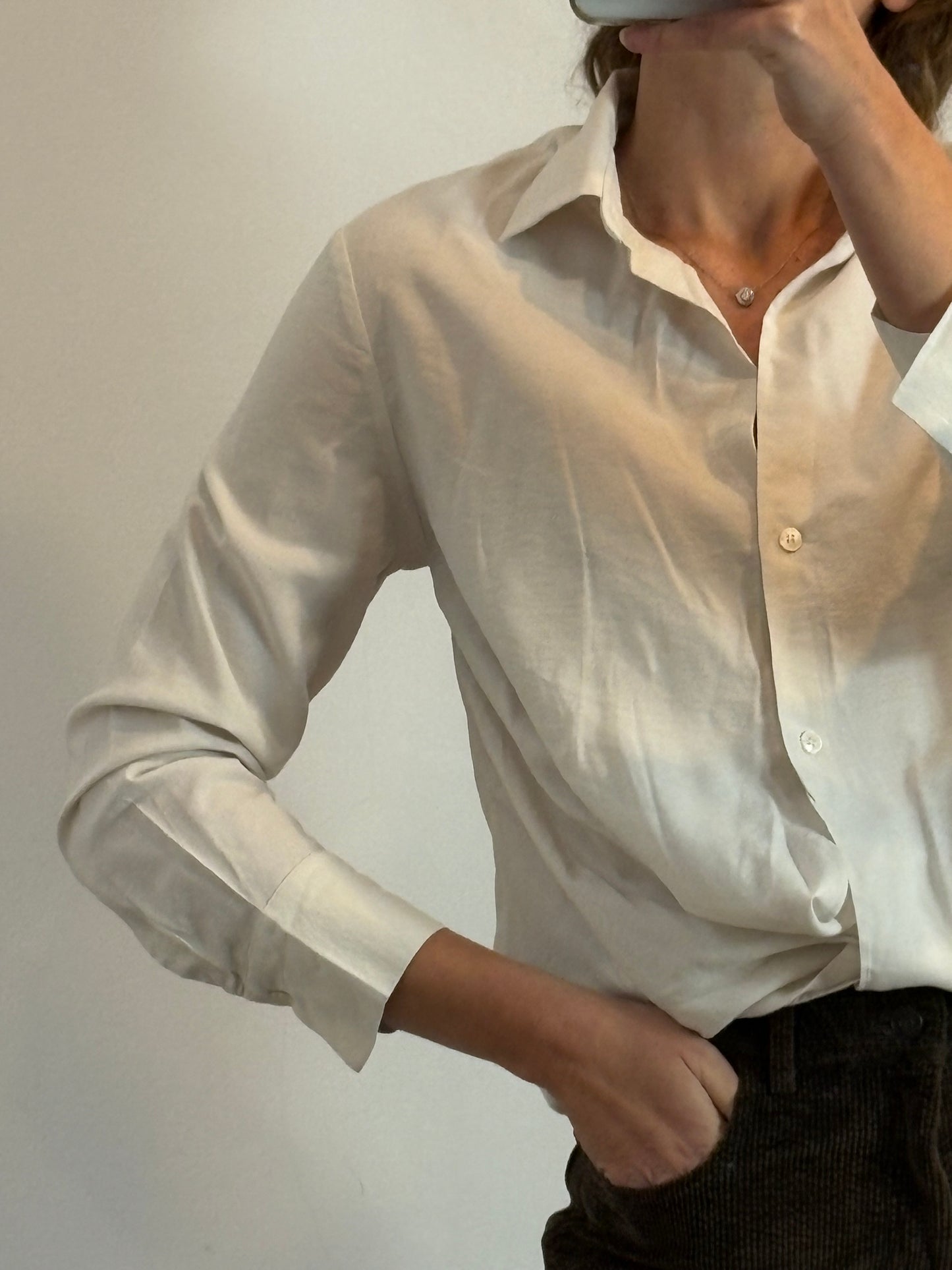 MASSIMO DUTTI. Camisa beige nudo