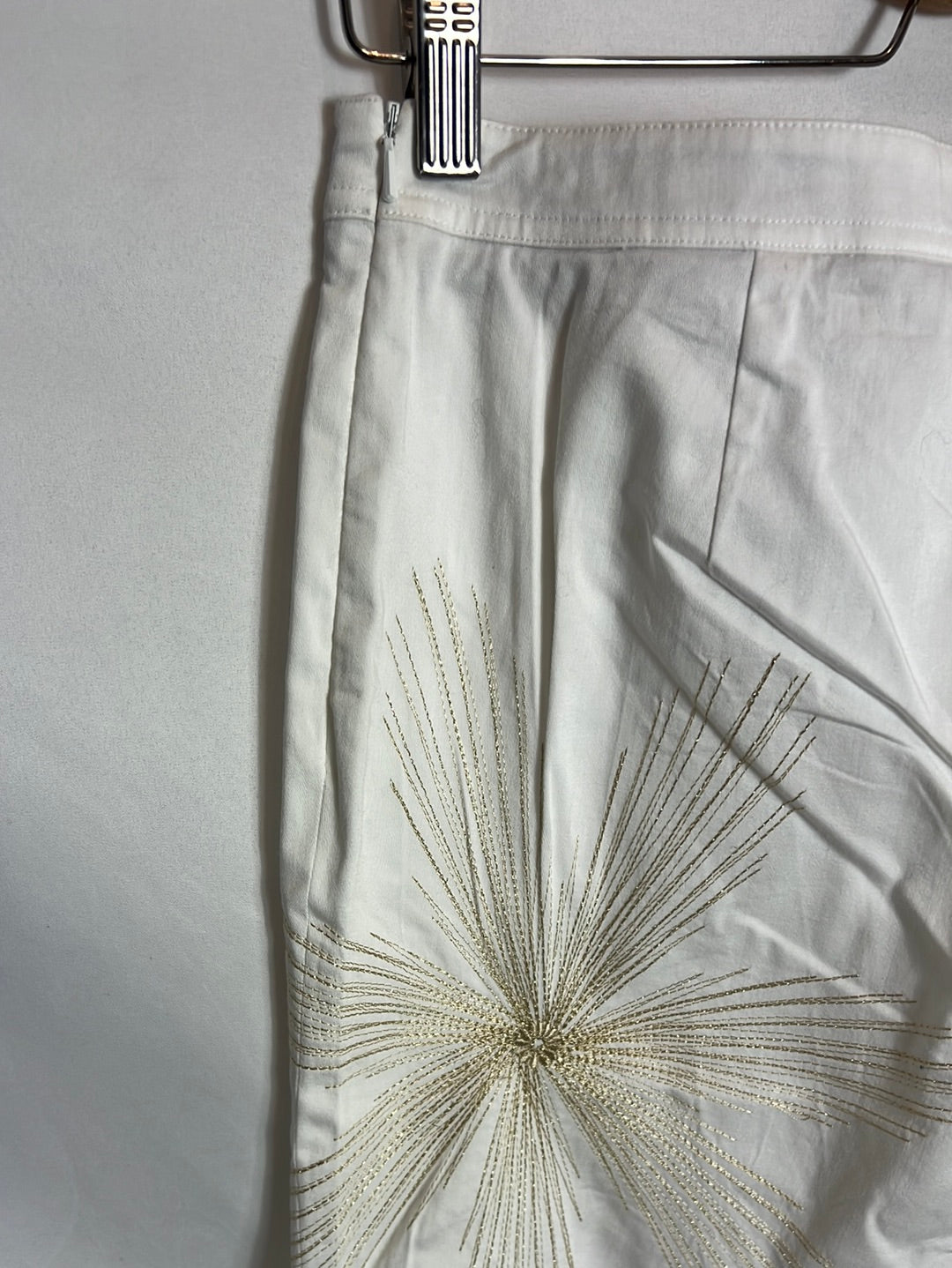 ROBERTO CAVALLI. White trousers with gold embroidery. Size 42 (40)