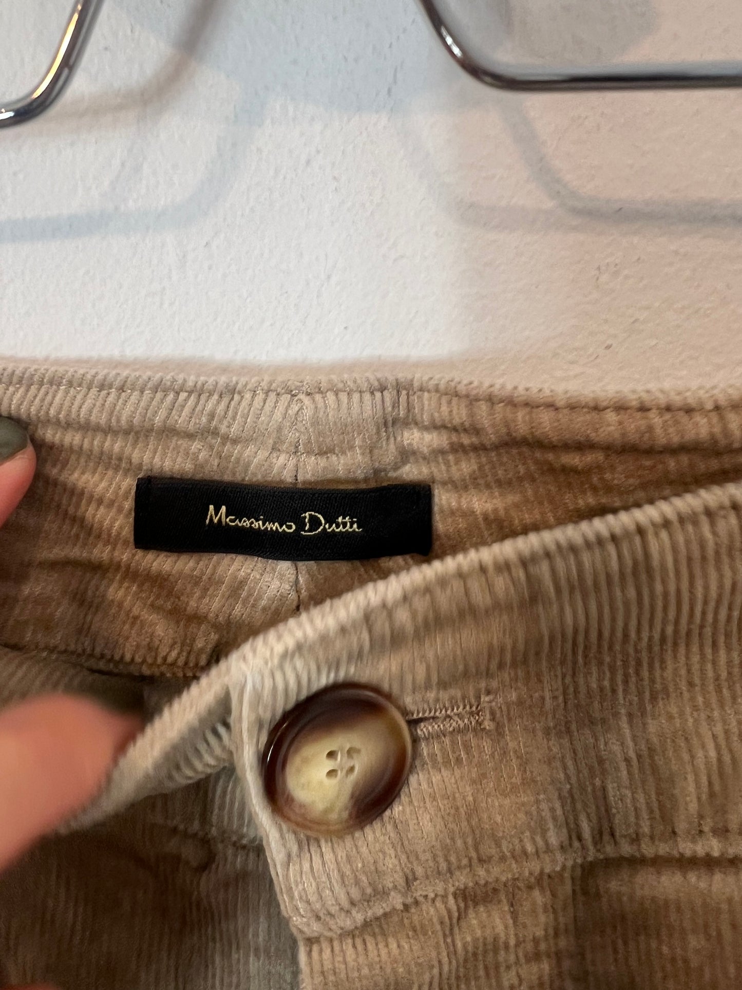 MASSIMO DUTTI. Beige micro corduroy pants. T 36