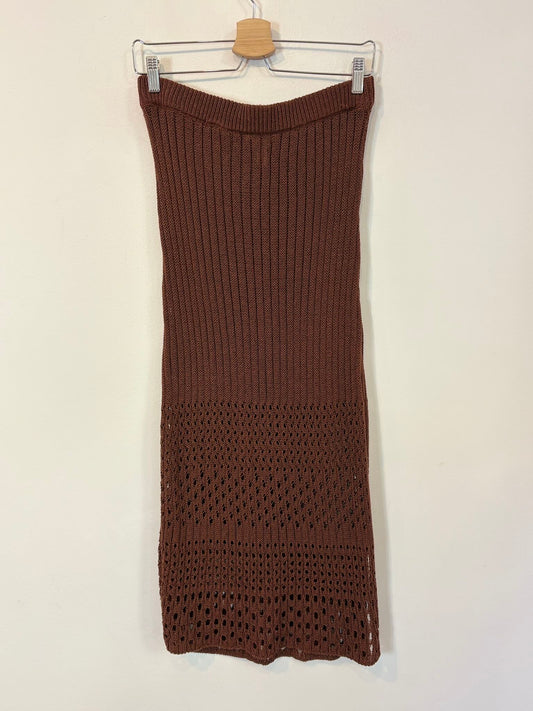 H&M. Falda midi croché