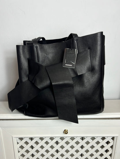 MANGO. Bolso shopper negro piel