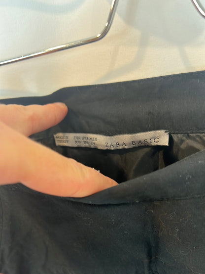 ZARA. Black flounced skirt T.xs