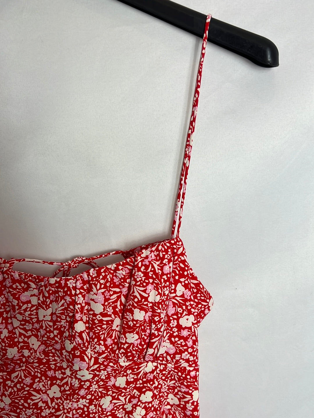 ZARA. Vestido midi rojo flores. T M