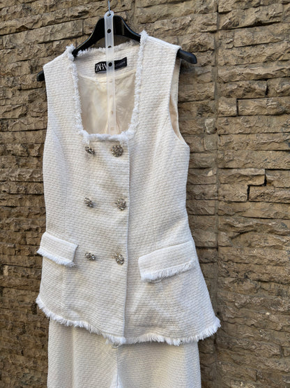 ZARA. Conjunto tweed blanco detalle hilos