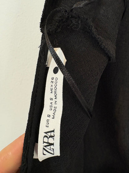 ZARA. Vestido largo negro textura