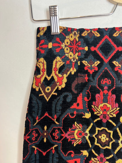 ZARA. Falda corta bordados y borlas. TXS