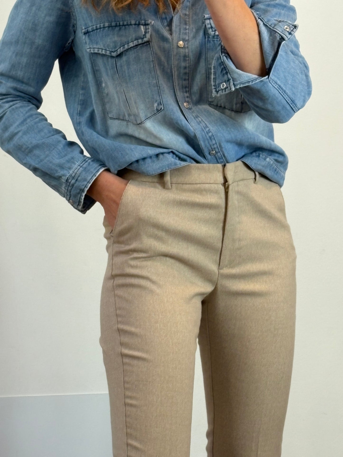 MANGO. Pantalón pinzas beige jaspeado