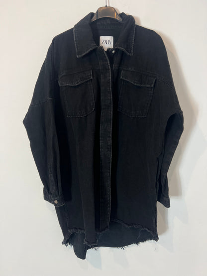 ZARA. Chaqueta denim negra. T S
