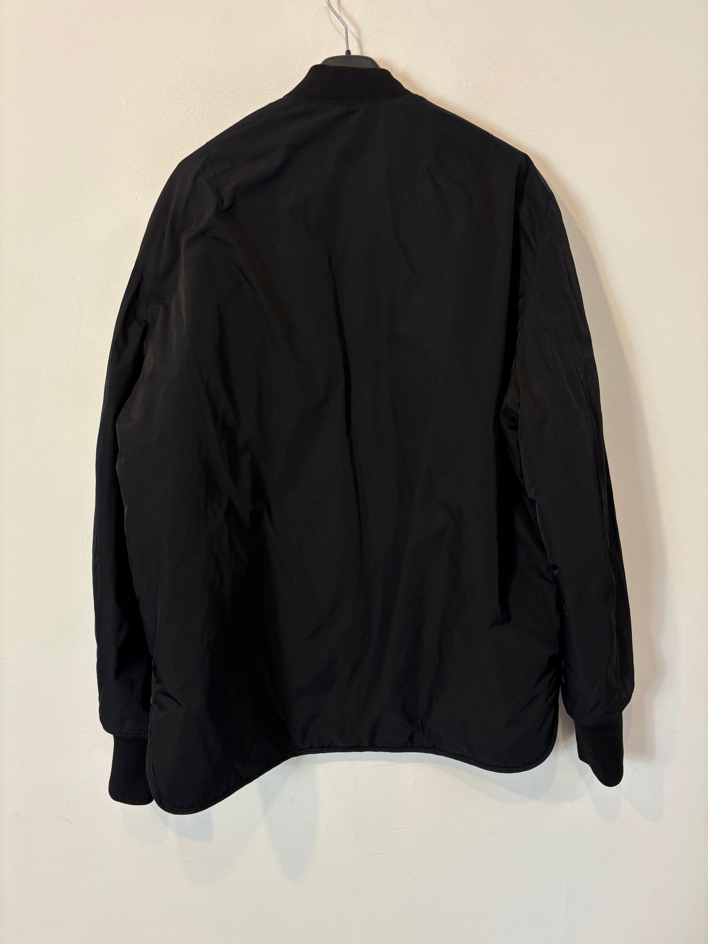 CHEAP MONDAY. Chaqueta negra acolchada