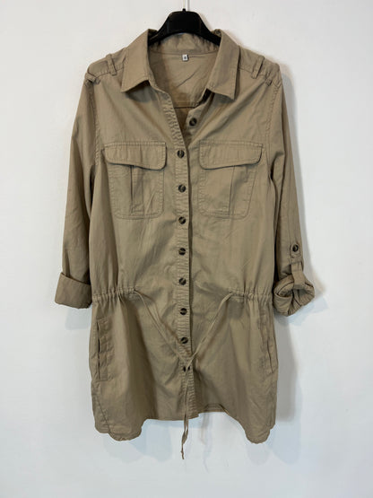 OTRAS. Chaqueta ligera bolsillos. T 40(M)