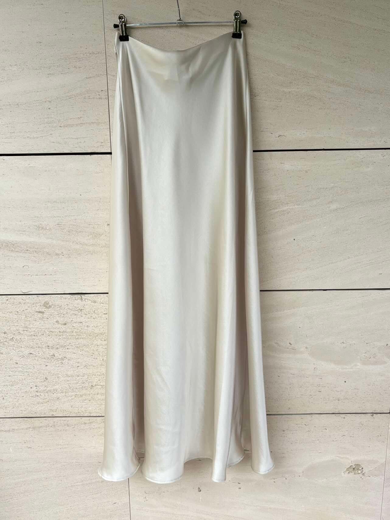 AWARE BARCELONA. Falda larga satina beige