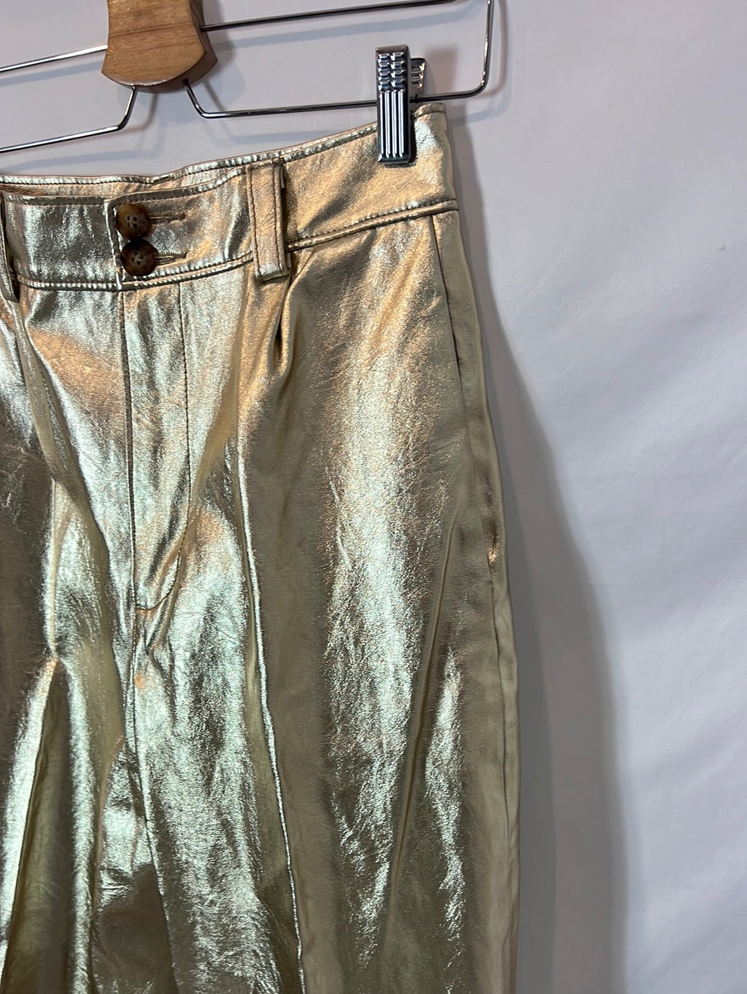 ZARA. Pantalón ancho dorado T.s