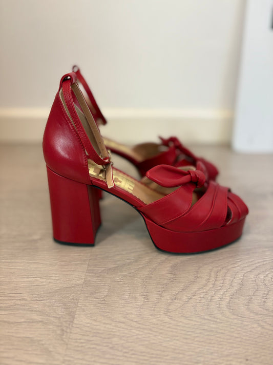 SOPHIE&LUCIE. Sandalia piel roja plataforma. T 38