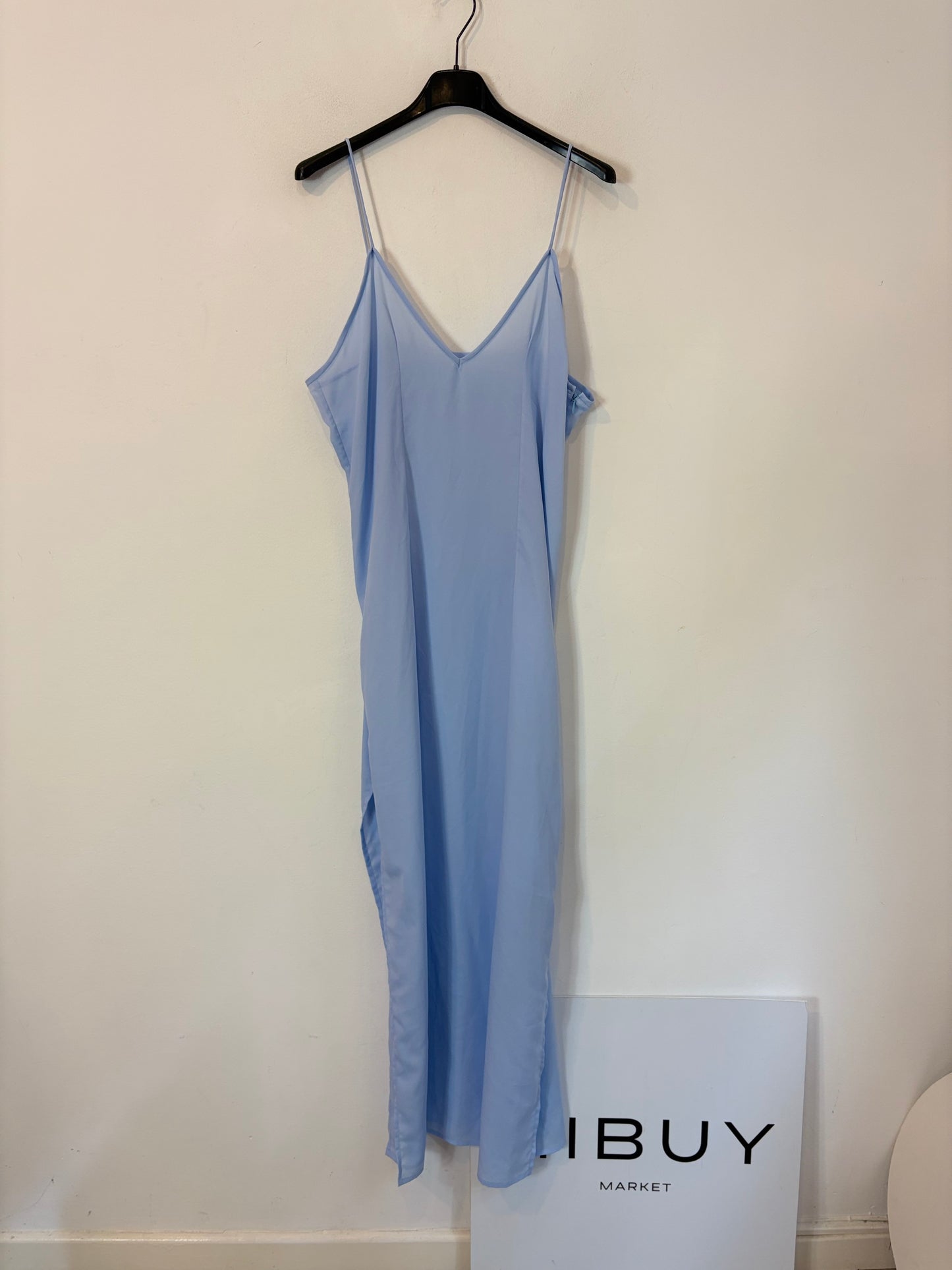 ANDION. Vestido azul claro gasa