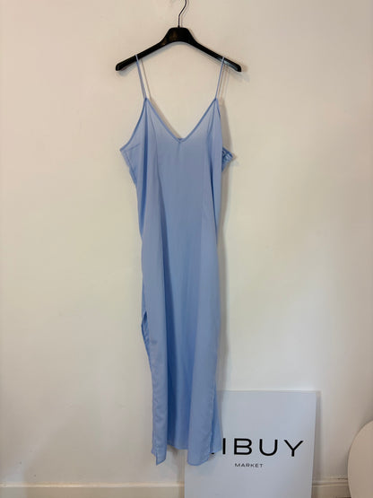 ANDION. Vestido azul claro gasa