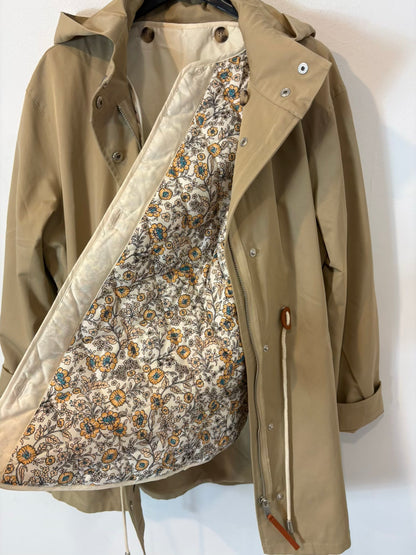 Gabardina capucha y chaleco extraíble