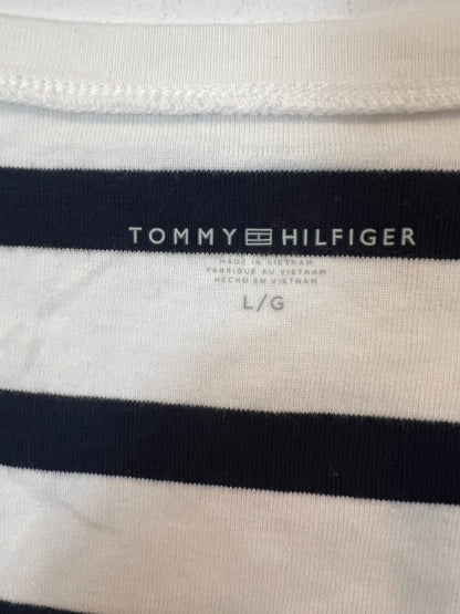 TOMMY  HILFIGUER. Camiseta rayas letras bordadas. T L