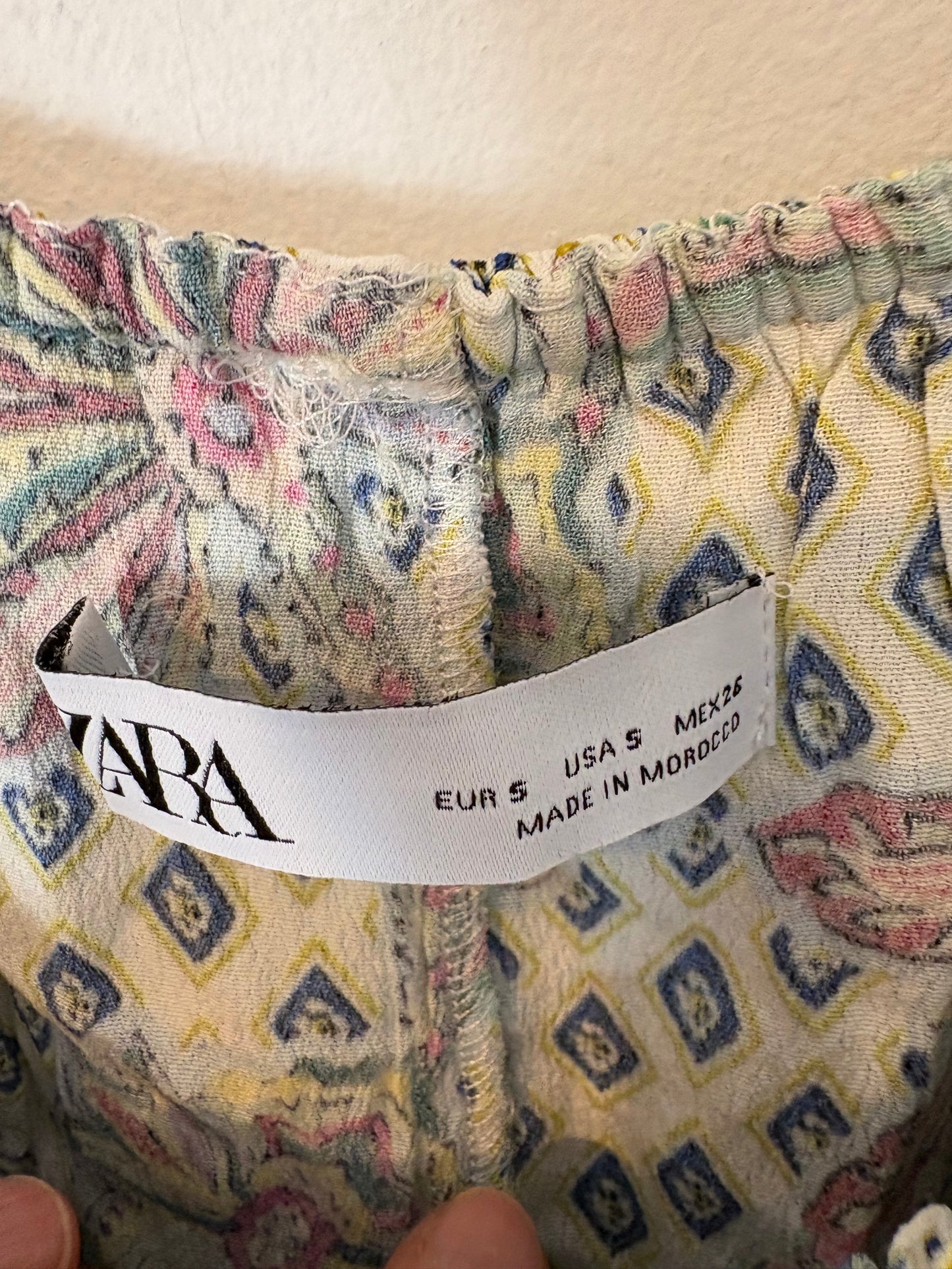 ZARA. Top volantes estampado. T S