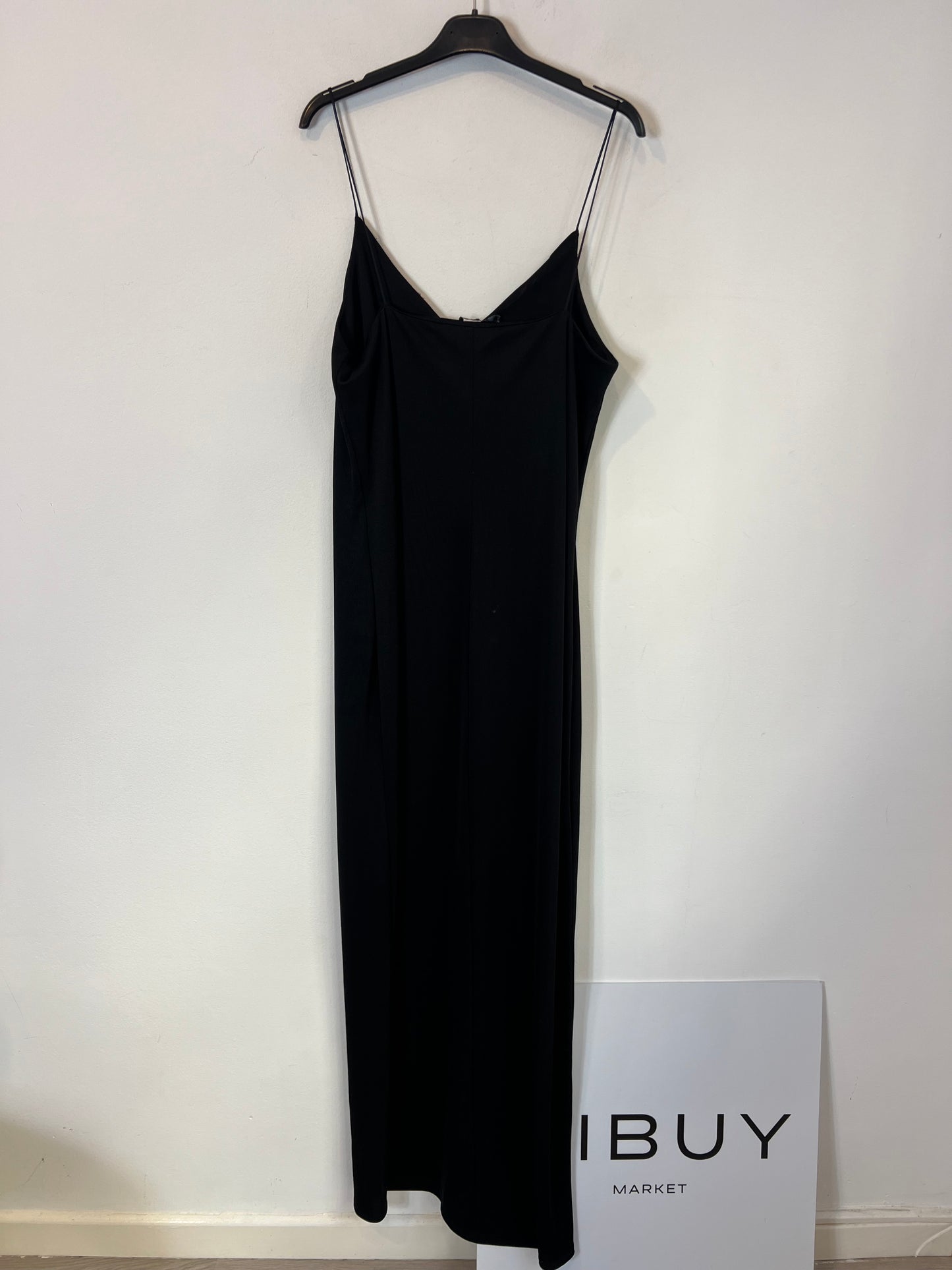 ZARA. Vestido largo negro elástico. T L